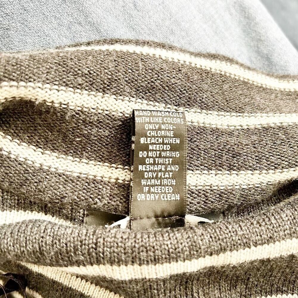 Tahari Merino Wool Blend Striped Cardigan Gray White Button-Front Pockets Sz S - Picture 6 of 6